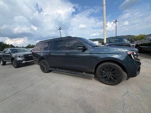 Used 2025 Ford Expedition Max Platinum w/ Stealth Appearance Package AWD/4WD image 11