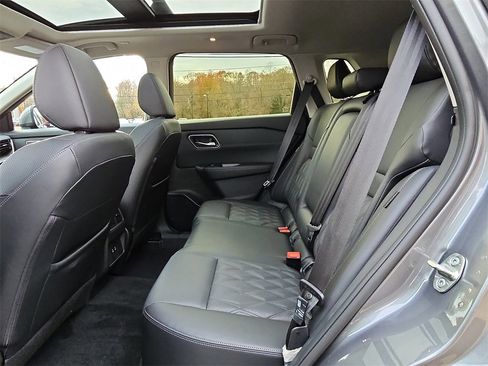 Certified 2025 Nissan Rogue Platinum image 11