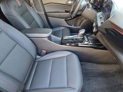 Used 2025 Chevrolet Trax RS w/ Sunroof Package image 13