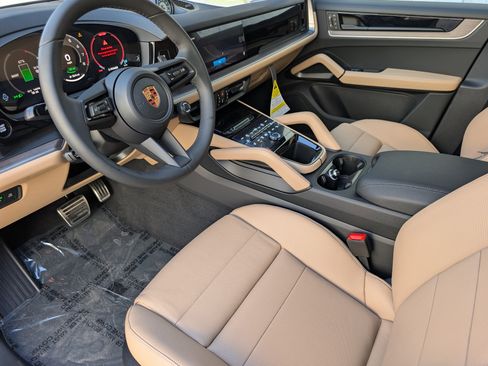 New 2026 Porsche Cayenne E-Hybrid image 4