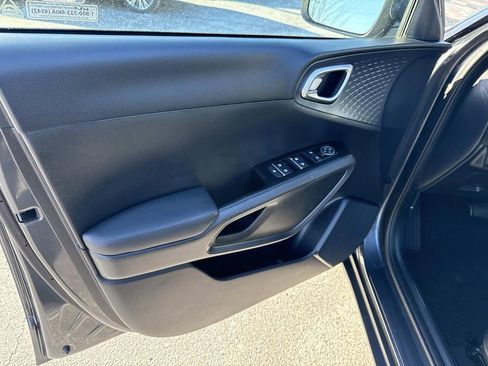 Used 2023 Kia Soul EX image 17