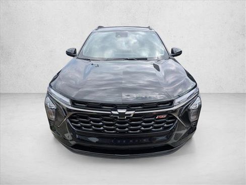 Used 2025 Chevrolet Trax RS FWD image 2
