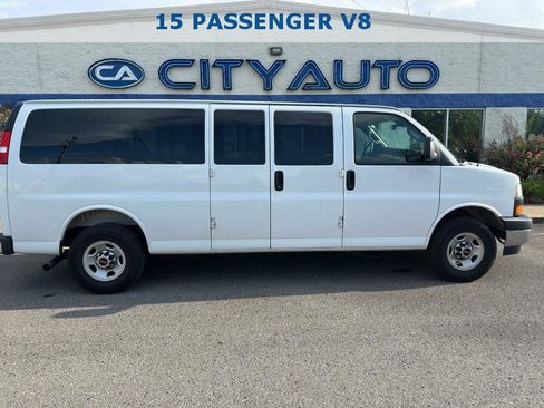 Used 2025 GMC Savana 3500 LT w/ LT Preferred Equipment Group RWD image 3