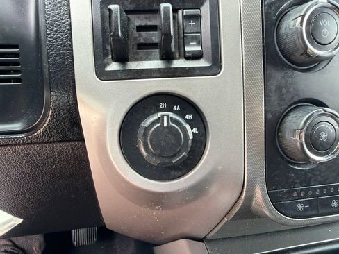 Used 2017 Ford Expedition EL XLT AWD/4WD image 30