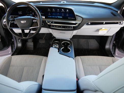 Used 2025 Cadillac Lyriq Luxury image 26