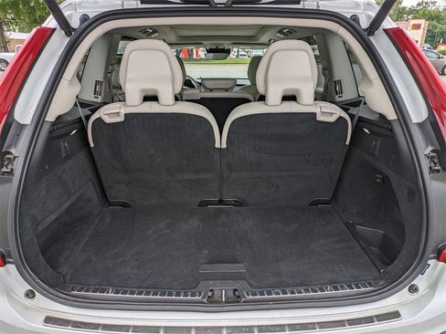 Certified 2022 Volvo XC90 T6 Momentum w/ Advanced Package image 13