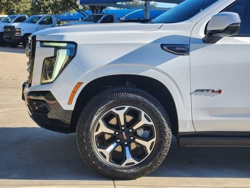 Used 2025 GMC Yukon XL AT4 w/ AT4 Premium Package image 16