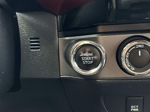 Used 2017 Toyota Tacoma TRD Off-Road w/ Tow Package (A/T) AWD/4WD image 27