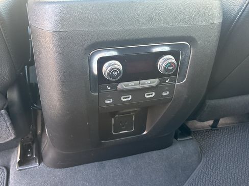 Used 2024 GMC Yukon XL Denali RWD image 22