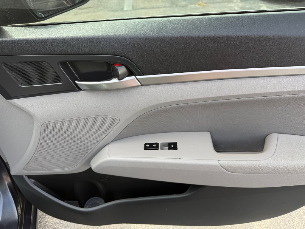 Used 2020 Hyundai Elantra SEL FWD image 19