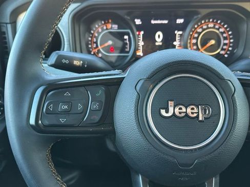 Used 2024 Jeep Gladiator Sport image 21