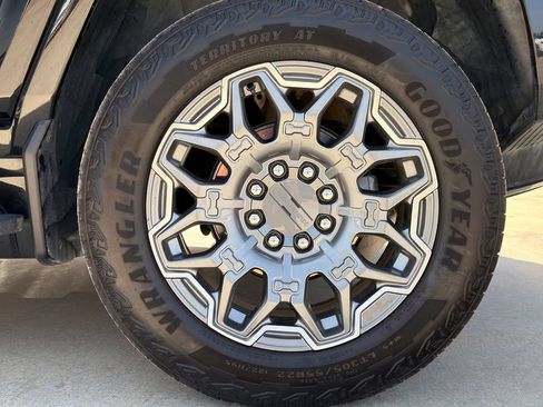Used 2025 GMC Hummer EV 3X AWD/4WD image 9