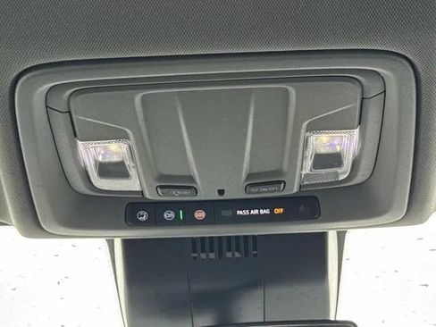 Used 2022 Chevrolet Silverado 1500 LT AWD/4WD image 19