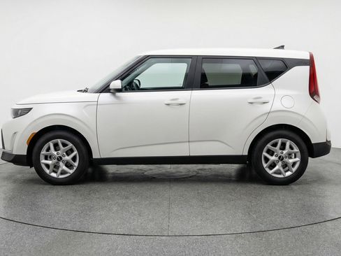 Used 2025 Kia Soul LX w/ LX Technology Package image 5