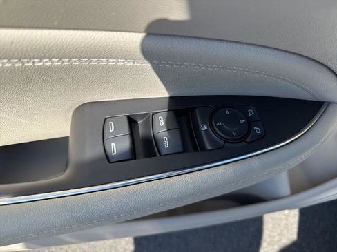 Used 2018 Buick Regal Essence w/ Sights and Sounds Package FWD image 16