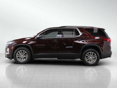 Used 2023 Chevrolet Traverse LT image 2