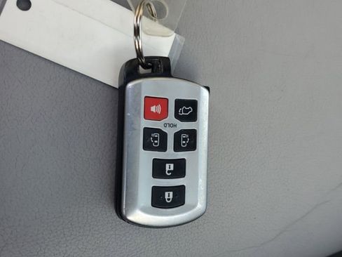 Used 2015 Toyota Sienna XLE image 31