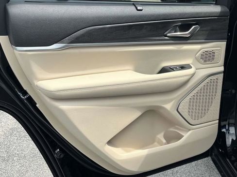 New 2025 Jeep Grand Cherokee L Limited w/ Luxury Tech Group II image 15