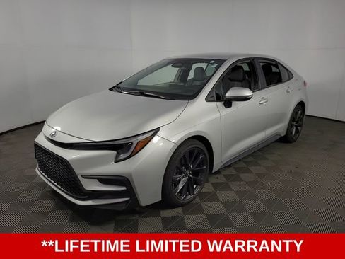 Used 2024 Toyota Corolla SE image 3