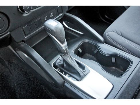 Used 2024 Nissan Frontier SV image 27