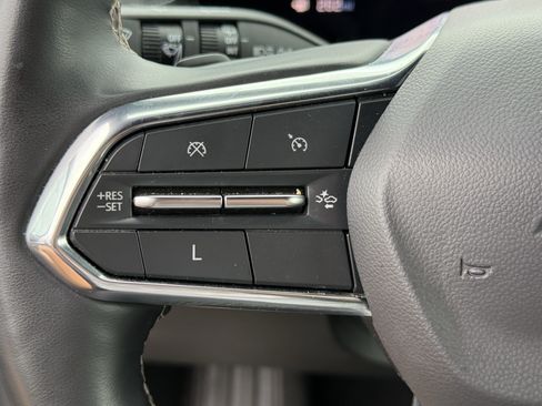 Used 2024 Chevrolet Traverse LT FWD image 16