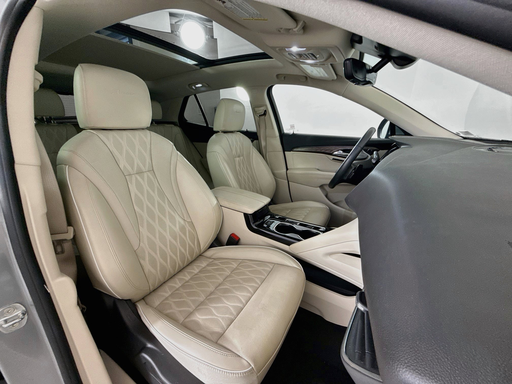 Used 2023 Buick Envision Avenir AWD/4WD image 28
