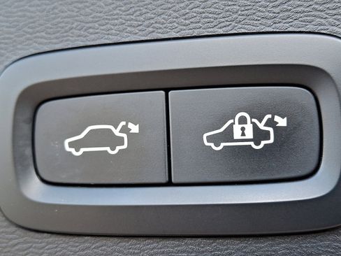 Used 2020 Volvo XC40 T5 R-Design image 32