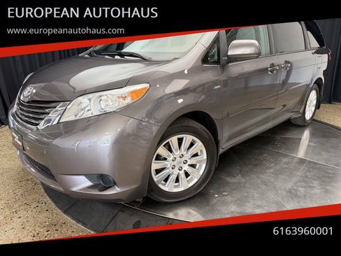 Used 2017 Toyota Sienna LE AWD/4WD image 1