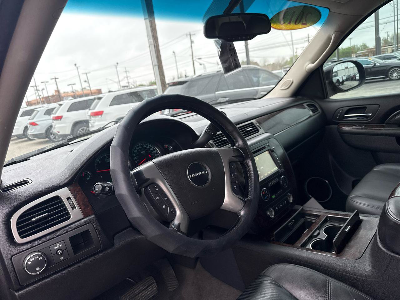 Used 2013 GMC Yukon XL Denali RWD image 10
