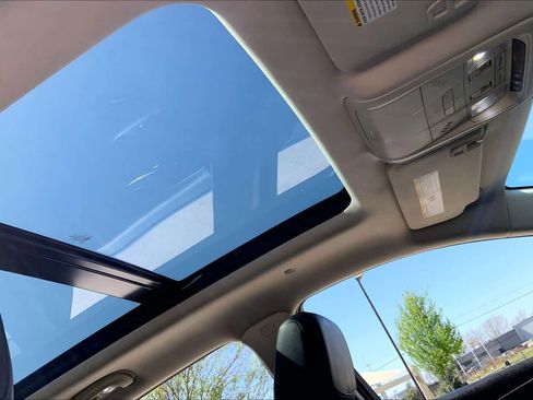 Used 2018 Cadillac XT5 Luxury w/ Driver Awareness Package image 14