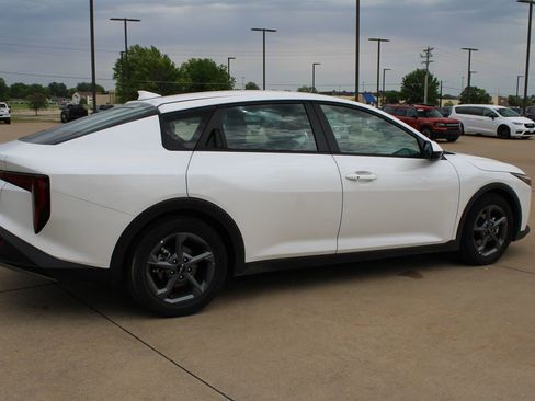 Used 2025 Kia K4 FWD image 5
