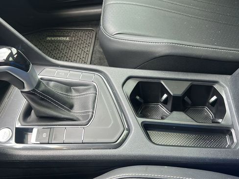 Used 2024 Volkswagen Tiguan SE image 14