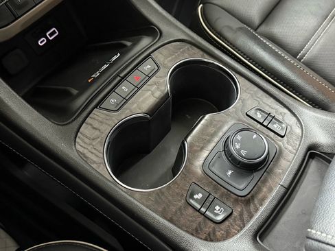 Used 2023 GMC Acadia Denali w/ Denali Ultimate Package image 28