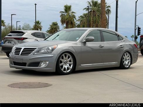 Used 2011 Hyundai Equus Signature RWD image 2