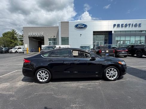Used 2019 Ford Fusion SE FWD image 11