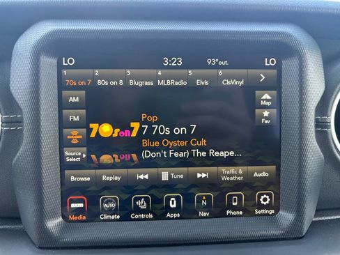 Used 2022 Jeep Wrangler Unlimited Sahara w/ LED Lighting Group AWD/4WD image 20