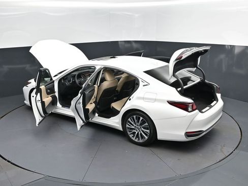 Used 2021 Lexus ES 300h w/ Premium Package FWD image 2