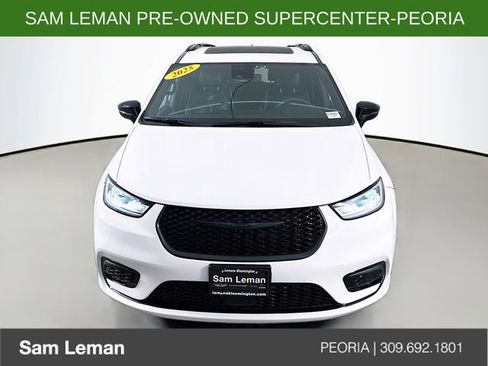 Used 2025 Chrysler Pacifica Limited FWD image 2