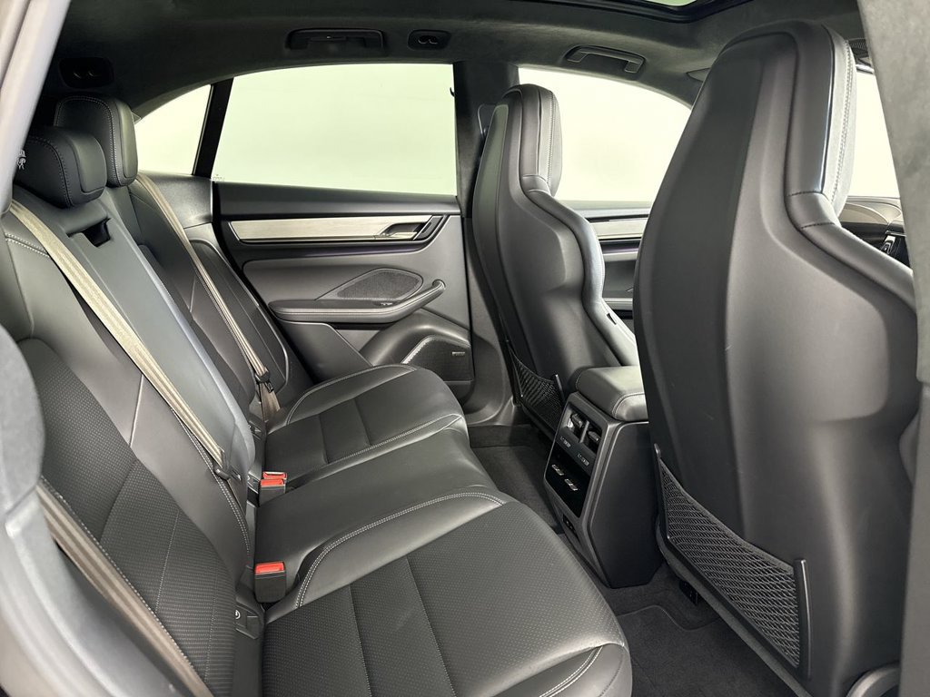 Certified 2025 Porsche Macan Turbo Electric AWD/4WD image 25