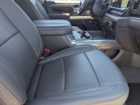 Used 2025 Chevrolet Silverado 2500 LTZ w/ LTZ Plus Package image 12