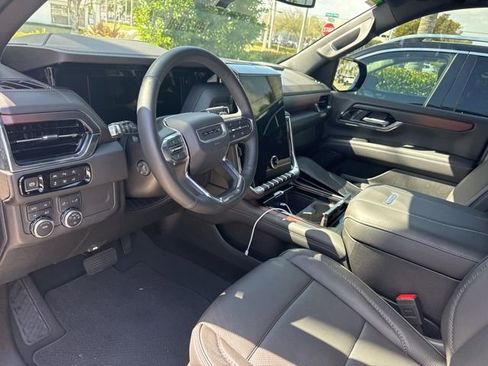 Used 2025 GMC Yukon Denali w/ Sun & Power Step Package image 6