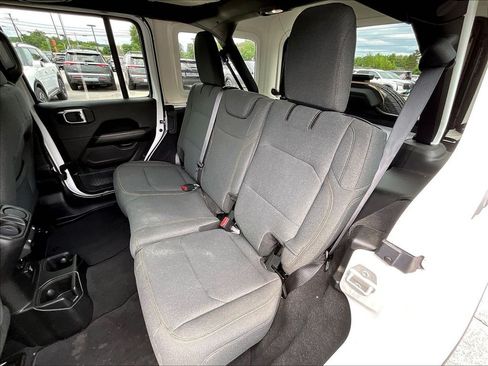 Used 2025 Jeep Wrangler Unlimited Sahara AWD/4WD image 14