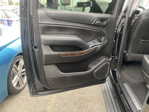 Used 2019 Chevrolet Suburban LT RWD image 19