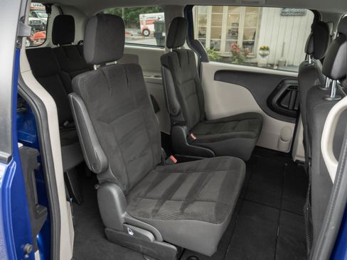 Used 2018 Dodge Grand Caravan SE w/ UConnect Hands-Free Group FWD image 32