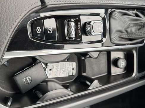 Used 2020 Volvo XC90 T6 Momentum w/ Protection Package Premier image 29