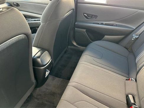 Used 2025 Hyundai Elantra Sport image 12