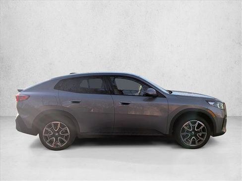 Certified 2025 BMW X2 xDrive28i w/ Technology Package image 4