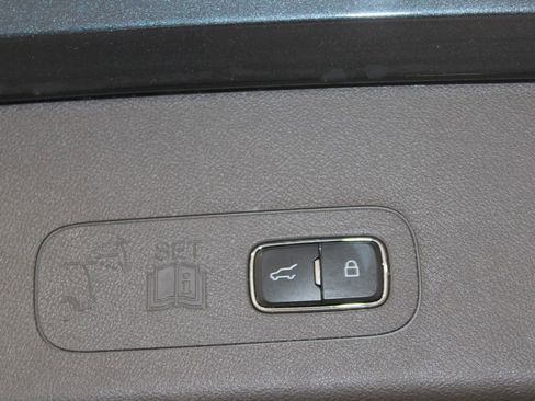 Used 2023 Lincoln Aviator Reserve w/ Equipment Group 201A AWD/4WD image 16