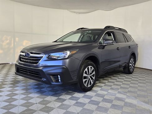 Used 2022 Subaru Outback Premium image 4