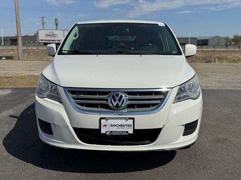 Used 2010 Volkswagen Routan SEL FWD image 35